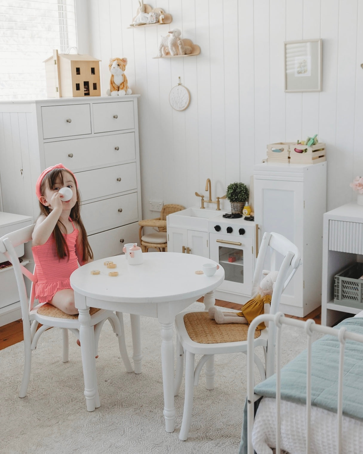 Play kitchen 2025 with table